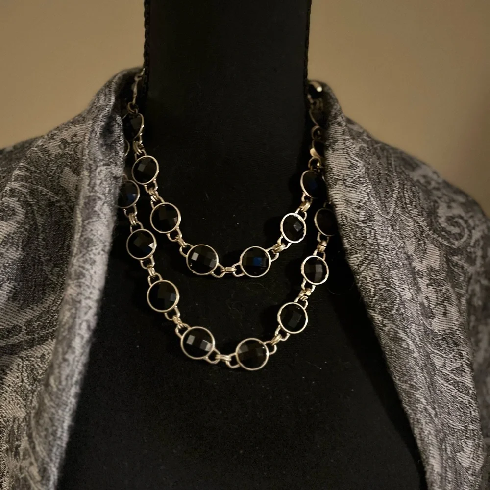 N322 NWT Kate Spade VTG Black Crystal Gold Station Necklace